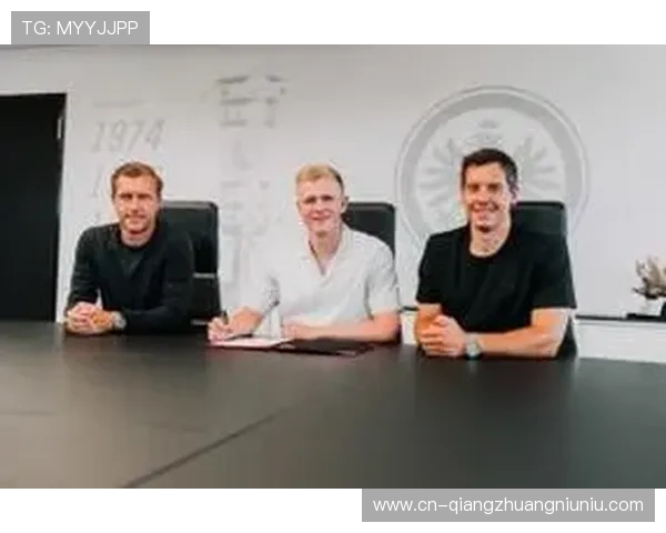 法兰克福前锋伯卡特入选德国队初选名单 法兰克福前锋伯卡特入选德国队初选名单