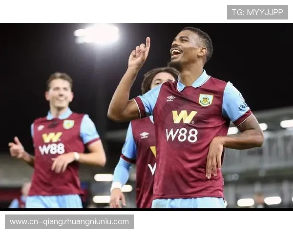 桑德兰对阵布莱顿,边路传中防守成赛前训练重点 桑德兰对阵布莱顿,边路传中防守成赛前训练重点